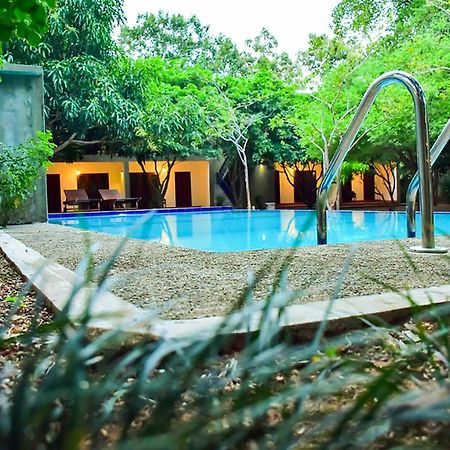 Tropicara Resort Szigirija Kültér fotó