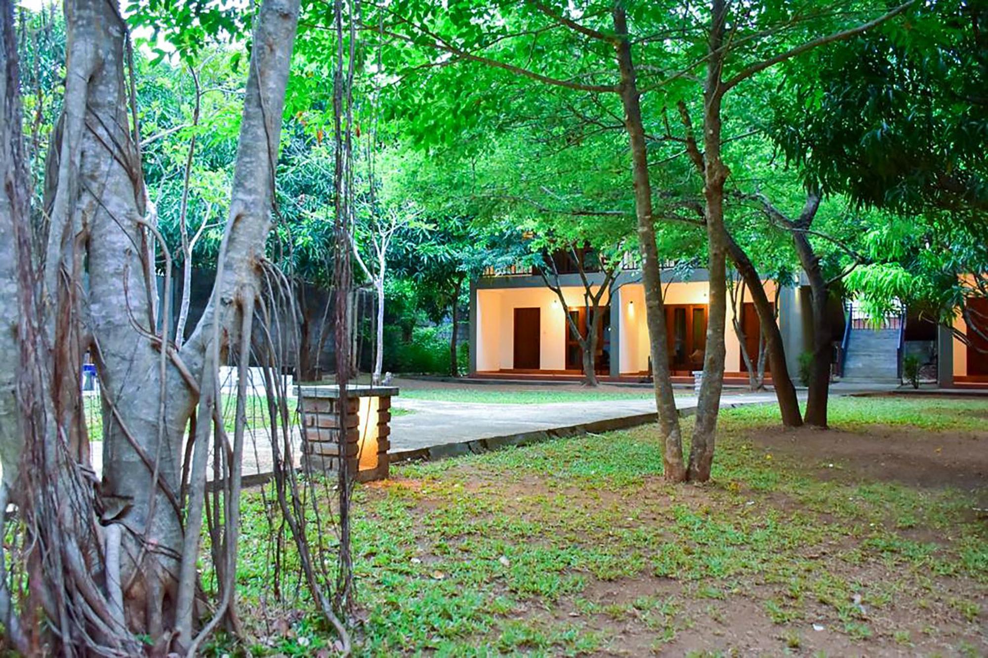 Tropicara Resort Szigirija Kültér fotó
