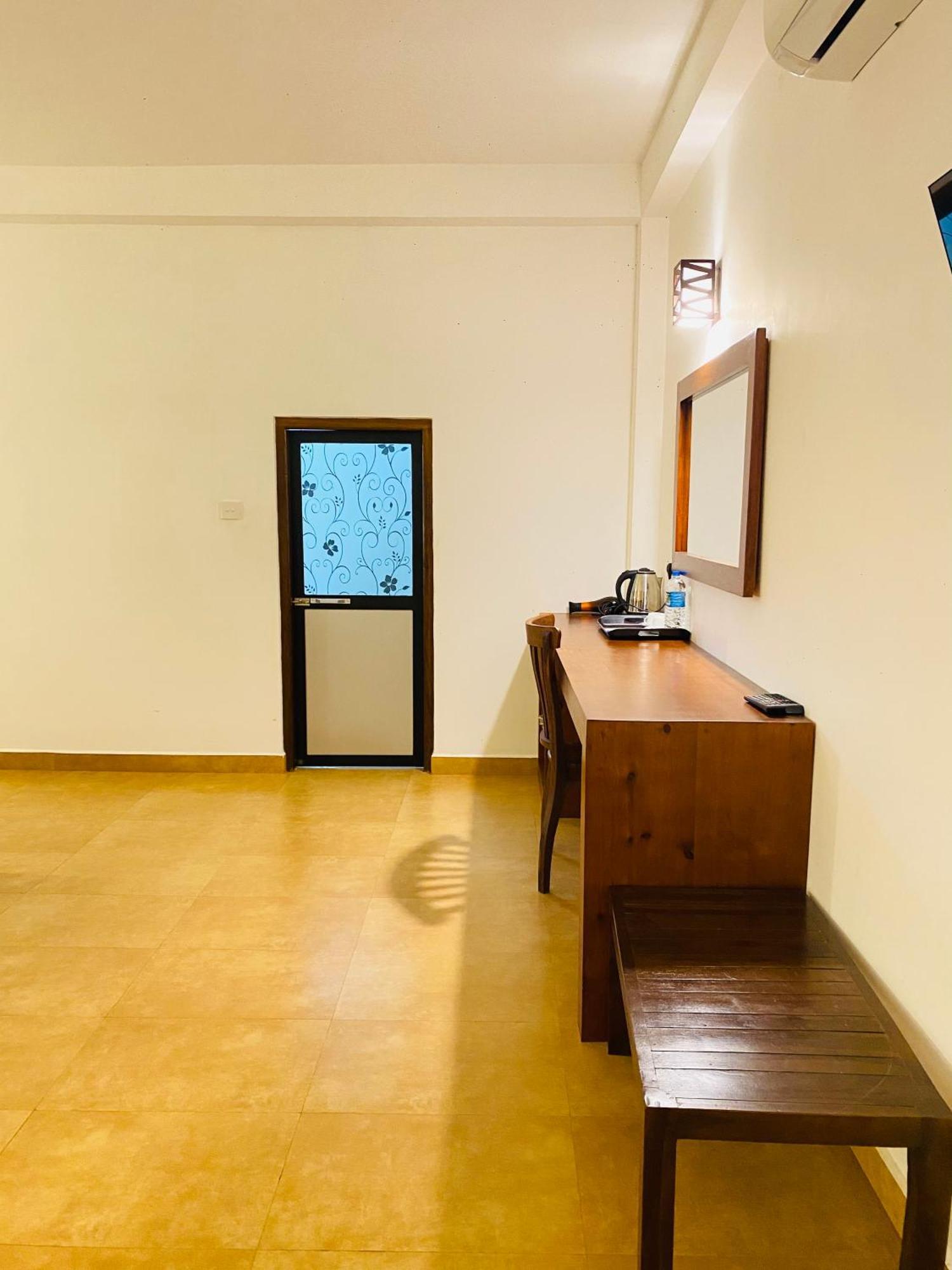 Tropicara Resort Szigirija Kültér fotó