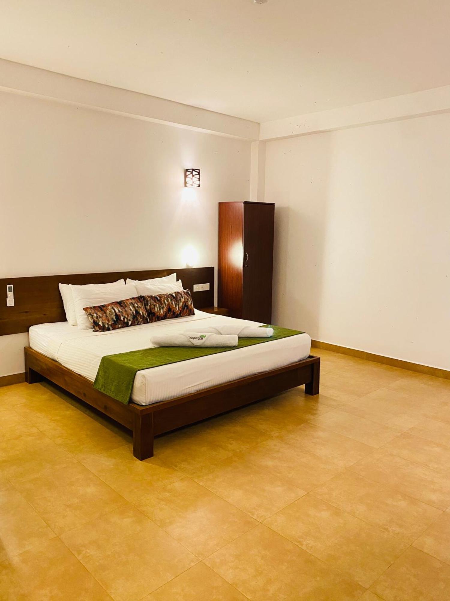 Tropicara Resort Szigirija Kültér fotó