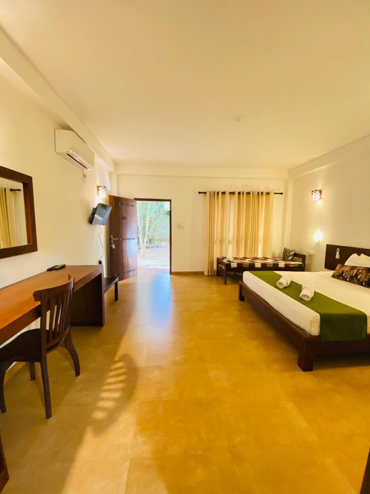 Tropicara Resort Szigirija Kültér fotó