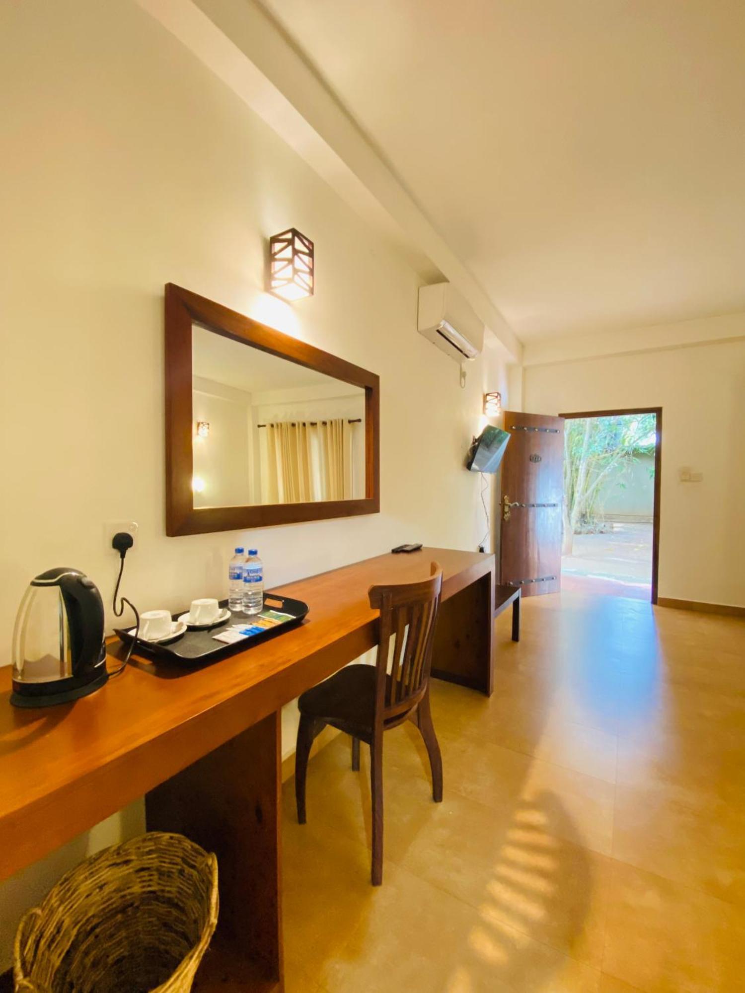 Tropicara Resort Szigirija Kültér fotó